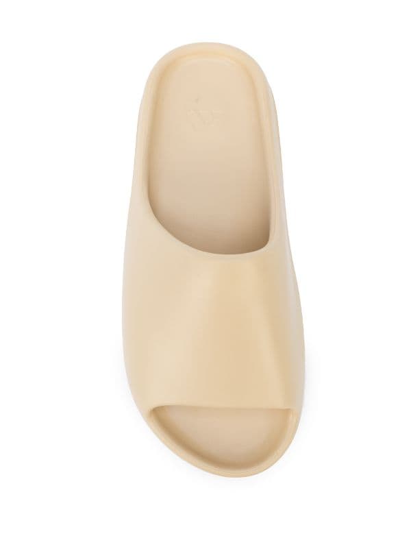 Adidas Yeezy "Desert Sand" Foam Slides